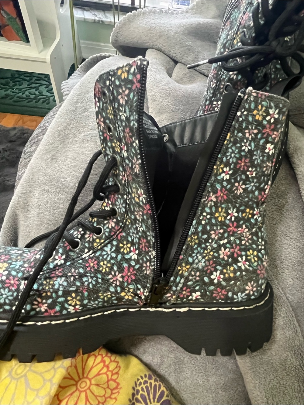 Sincerly Jules Black Floral Lace-Up Combat Boots Size 7.5 M - Picture 10 of 14